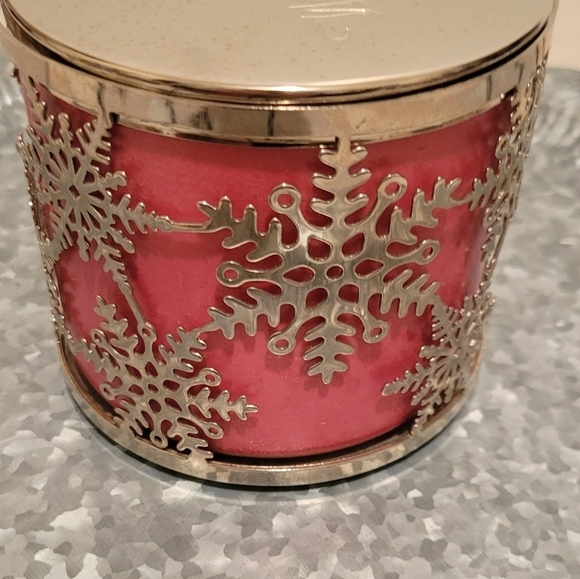 ⭐️40% Off⭐️ Bath & Body Works - White Barn Holiday Silver Candle Sleeve Bundle - Picture 3 of 10